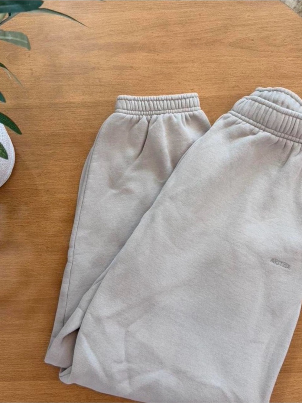 Aritzia  Fleece Joggers - Light Cream